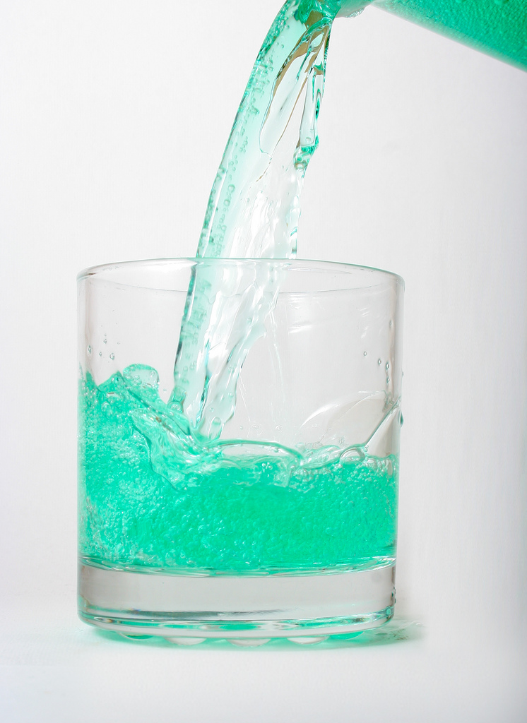 pooring-mouthwash